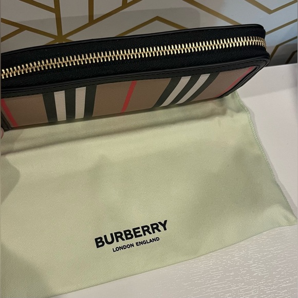 BURBERRY Ellerby Black Leather Icon Stripe Canvas Zip Around Continental Wallet - Picture 8 of 13